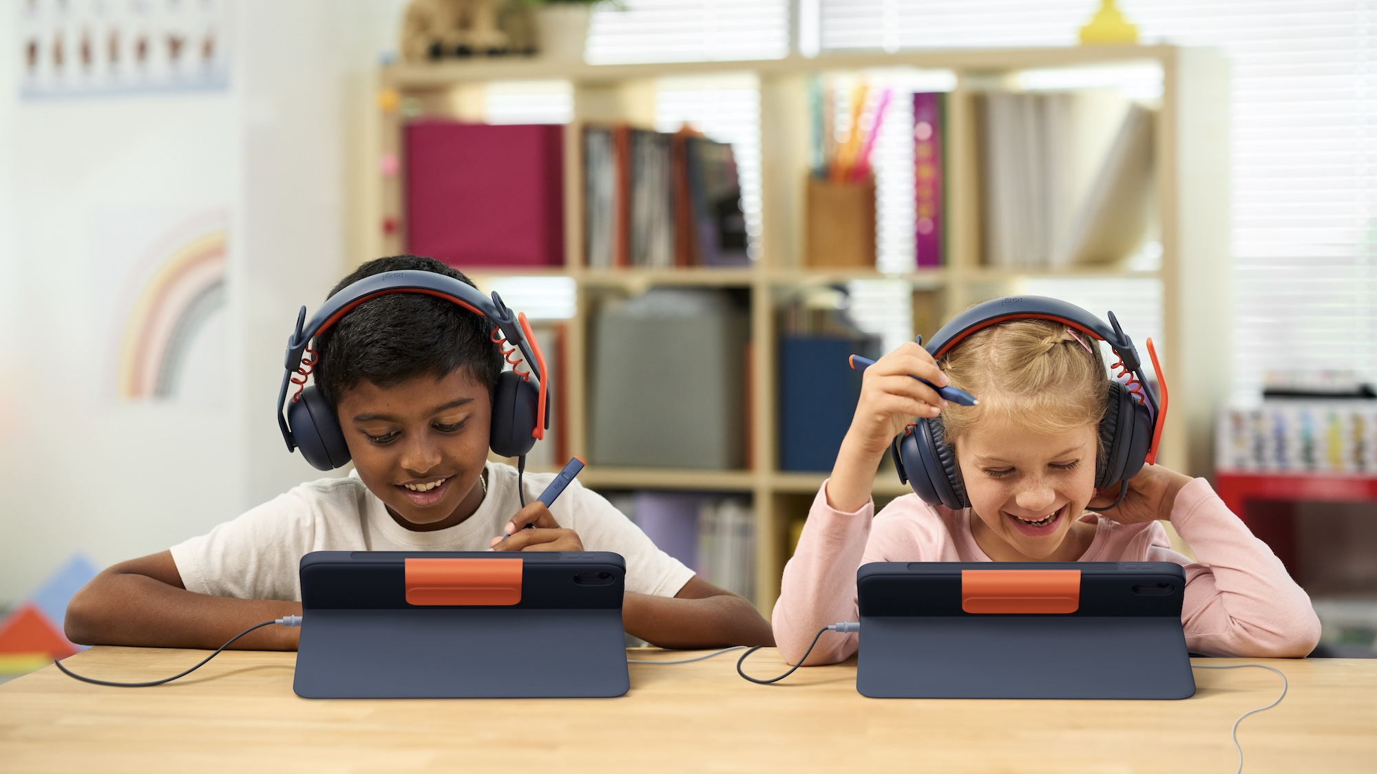 Гид по новым клавиатурным кейсам Logitech для iPad 2