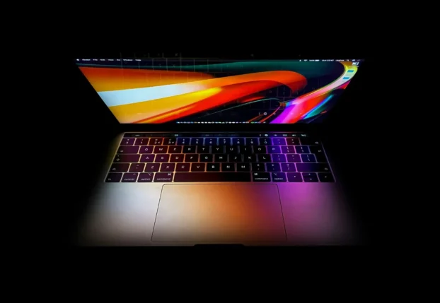 Новый MacBook с сенсорным экраном: все подробности
