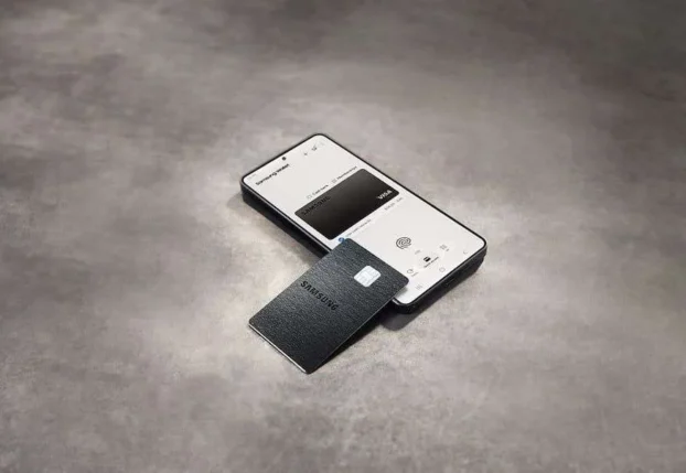Samsung Galaxy Card с 5% кэшбэком против Apple Card