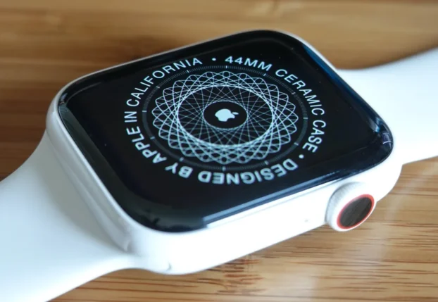 Гид по Apple Watch Series 5: белая керамика в деталях