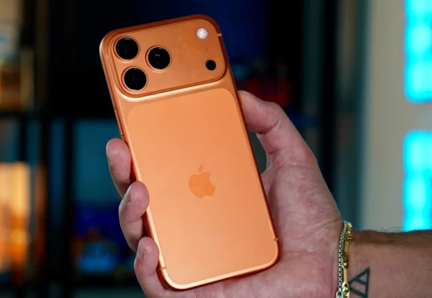 iPhone 17 Pro выживает после падения с самолета