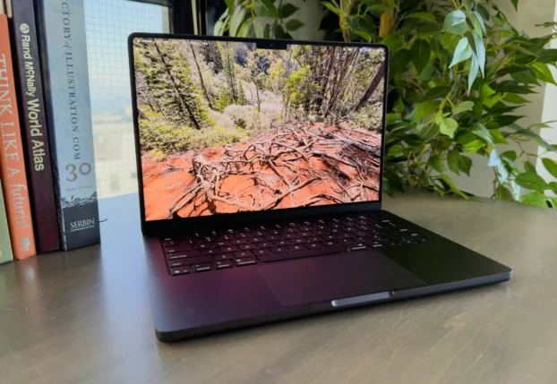 Apple может выпустить MacBook Pro с OLED и M5 Ultra