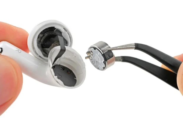 Как iFixit улучшил ремонтопригодность новых AirPods 5