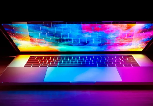 Обзор нового MacBook Pro: легкость и OLED-дисплей